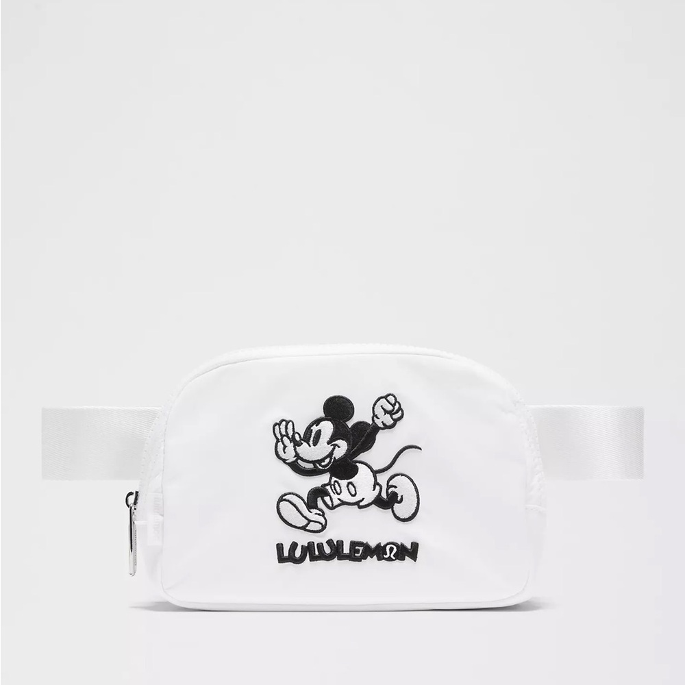 Disney x lululemon Everywhere Belt Bag 1L Mickey in Motion Graphic in White